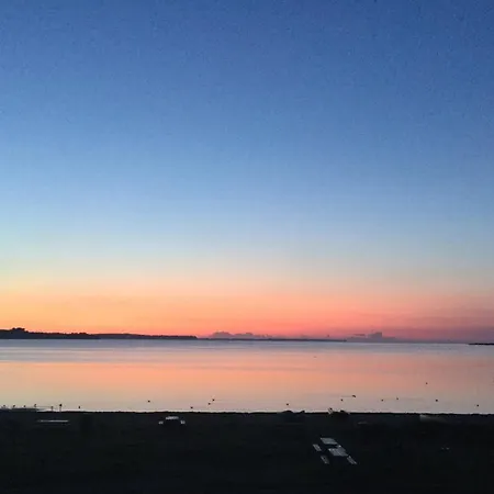 Strandhytten Feriehus *
