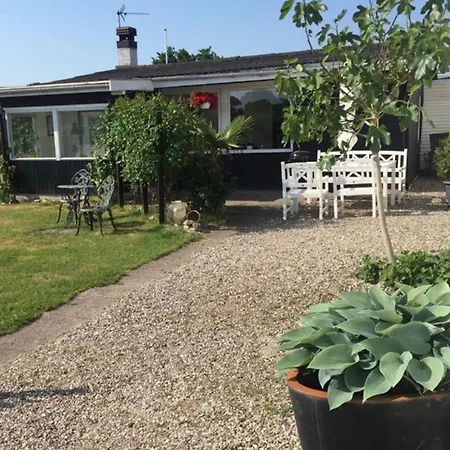 Strandhytten Feriehus *