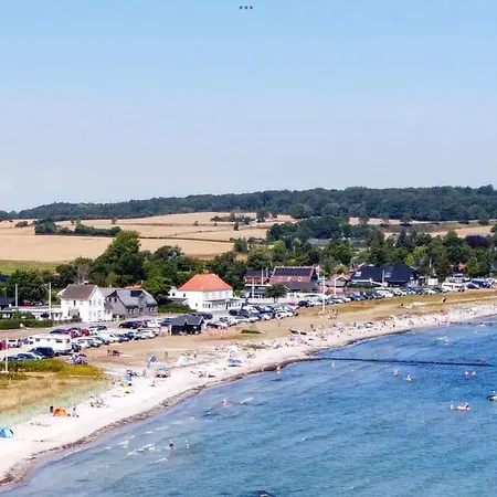 Strandhytten Feriehus *